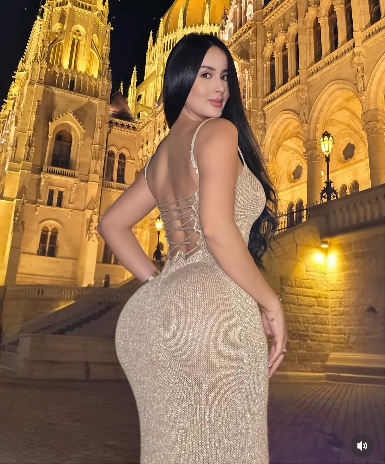 Stay gold with Katlyn maxi dress