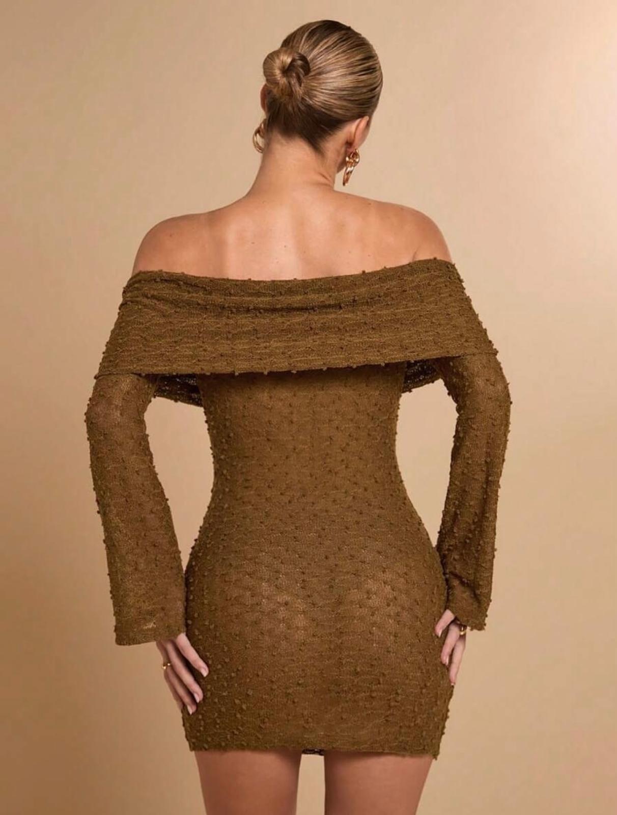 Celina knitting of the shoulders dress