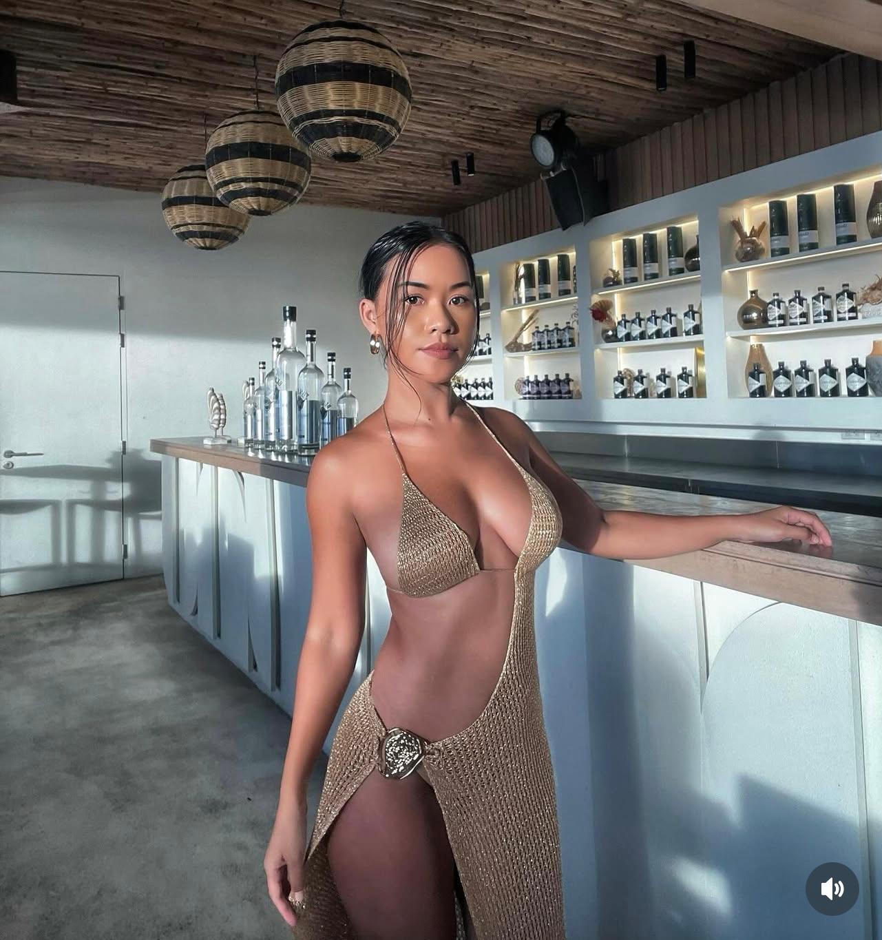 Stay gold with Ariana sexy metallic Maxi dress