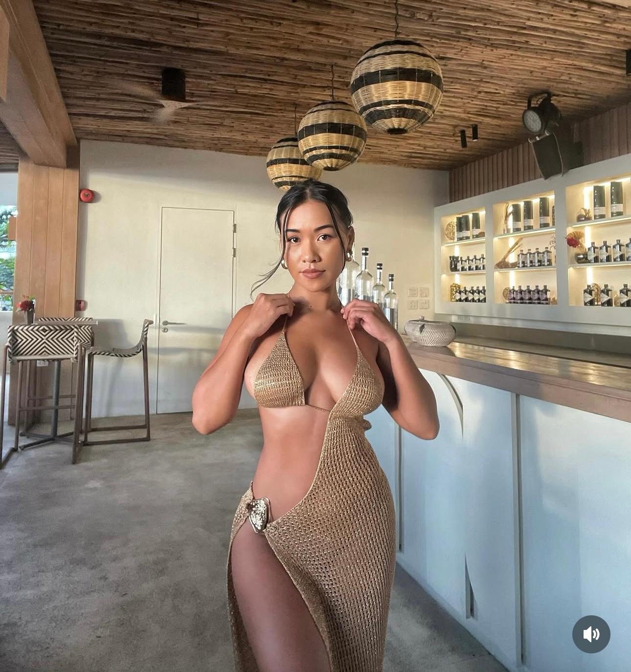 Stay gold with Ariana sexy metallic Maxi dress