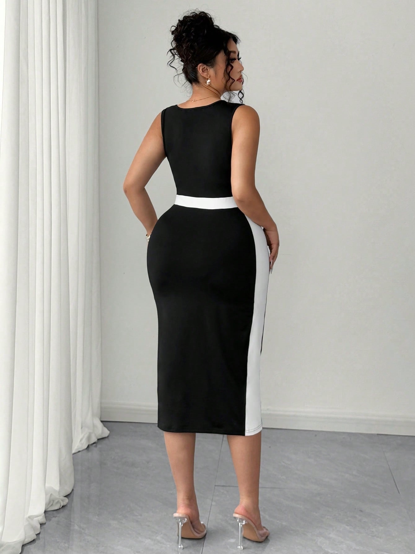 French elegant intellectual contrasting mid length skirt