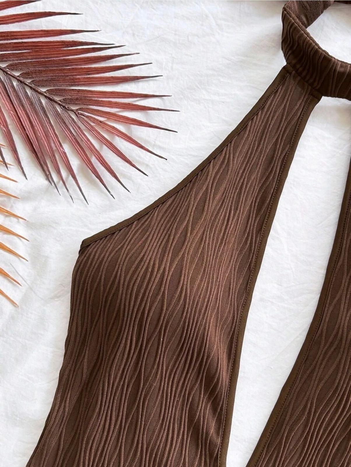 UCVOGUE let’s jump in to the season with sexy short jumpsuit style
