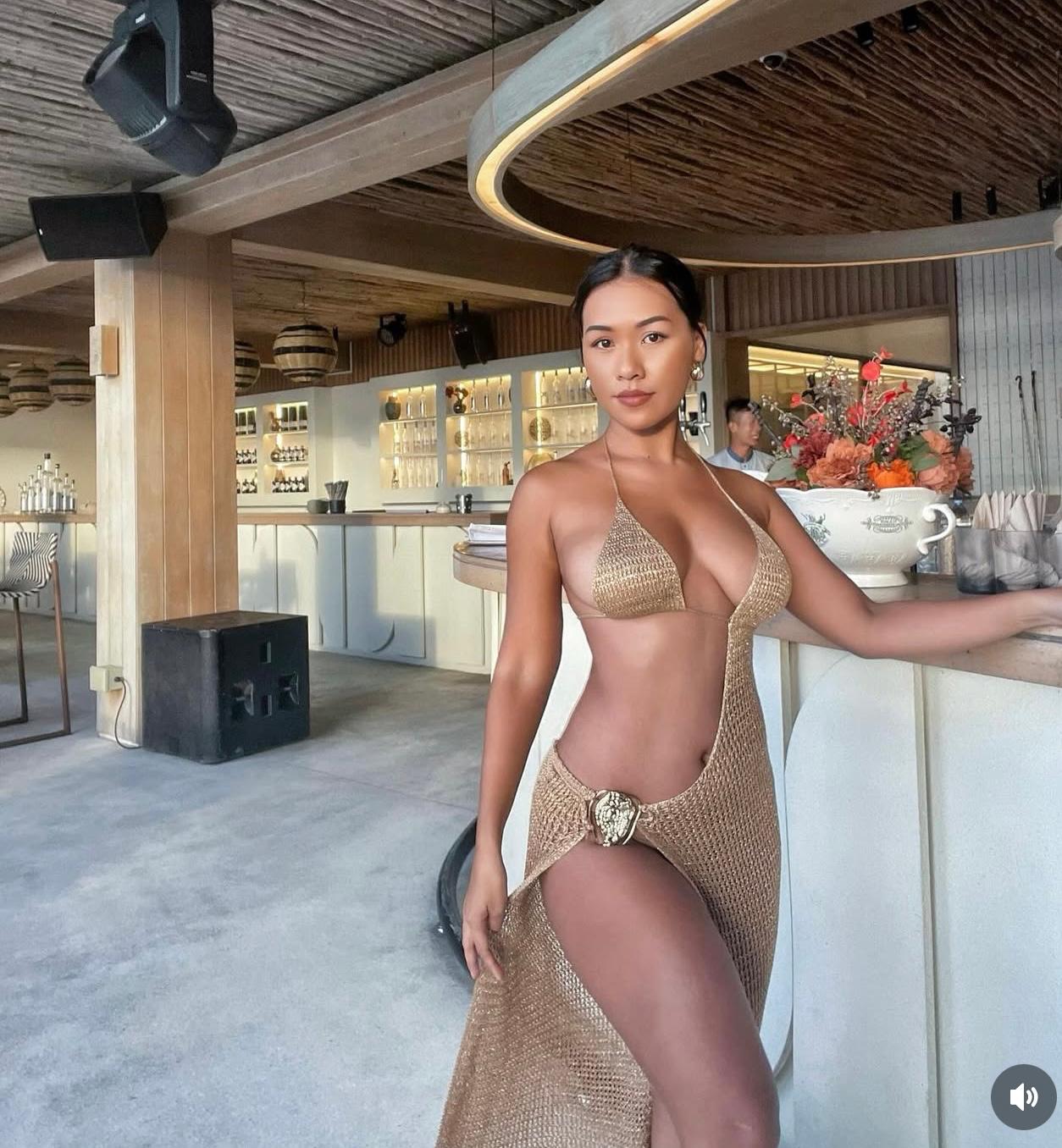 Stay gold with Ariana sexy metallic Maxi dress