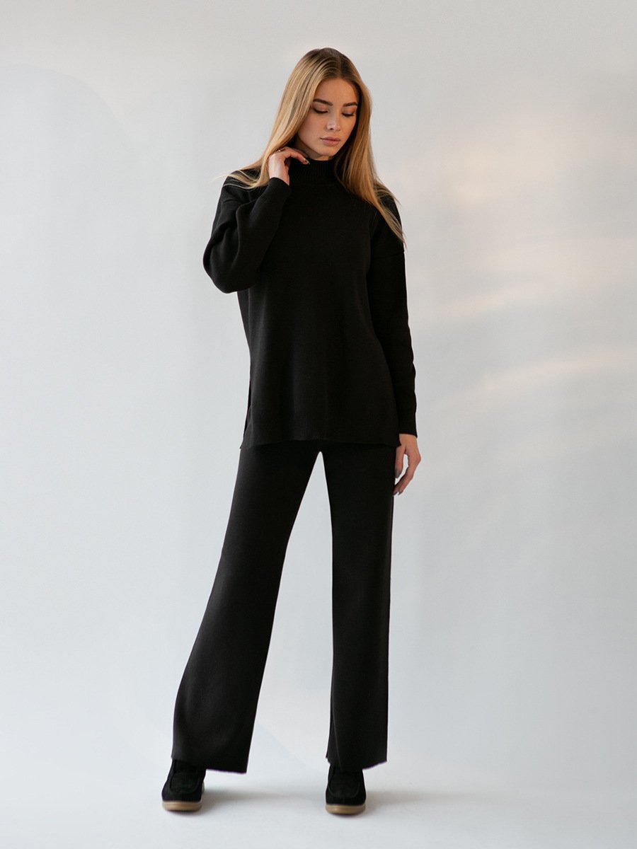 Comfortable Set Of Turtleneck Sweater And Baggy Pants