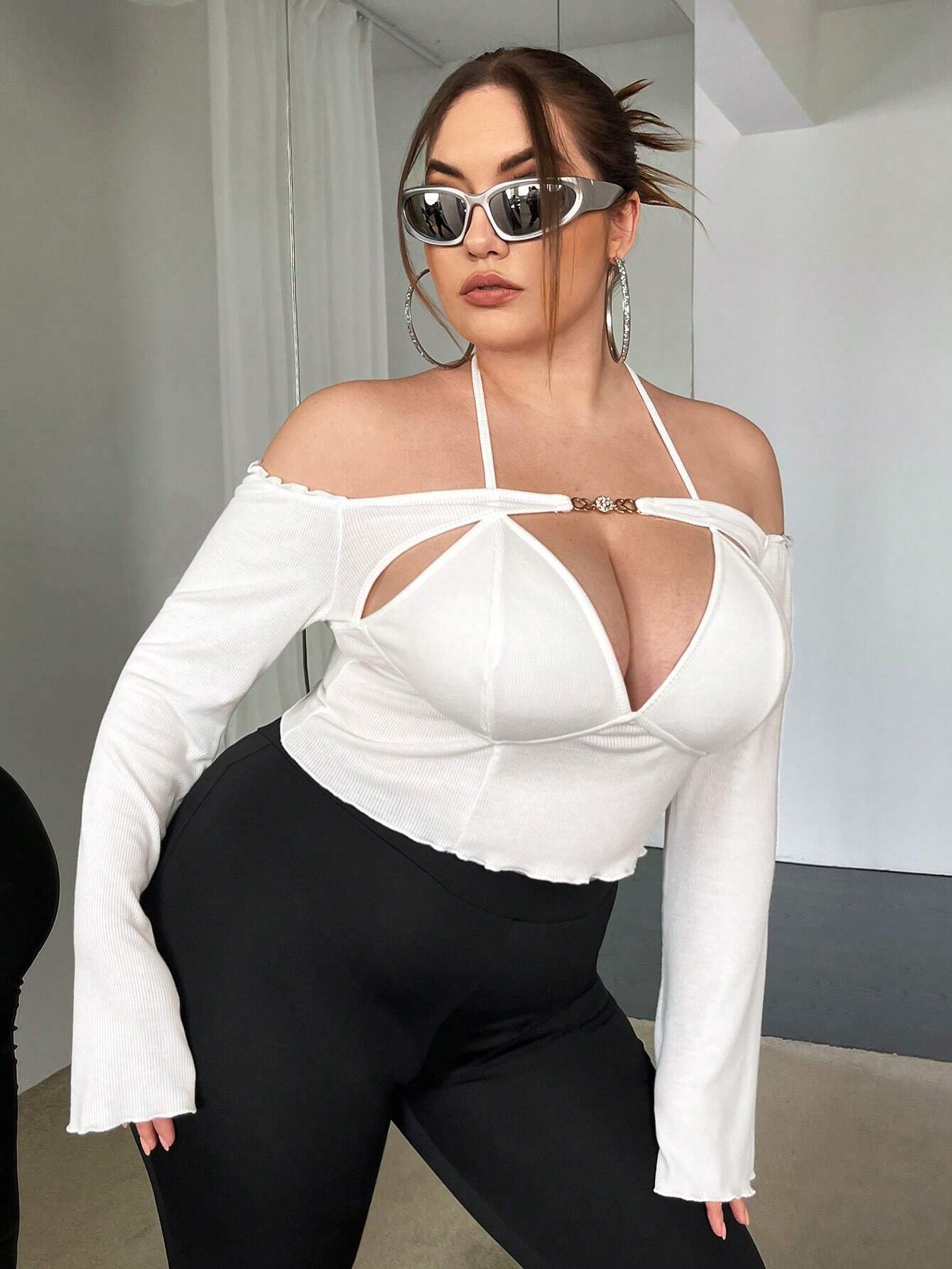 One collar trumpet long sleeved shirt