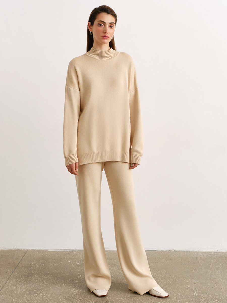 Comfortable Set Of Turtleneck Sweater And Baggy Pants