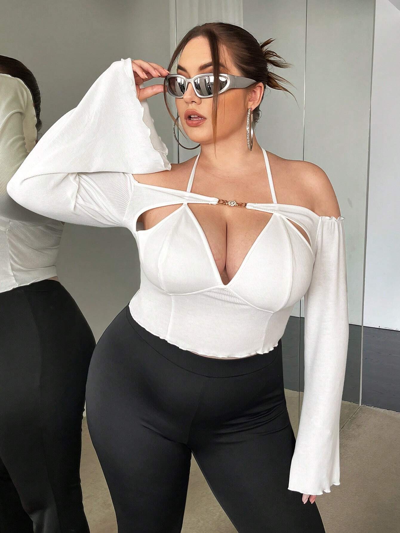 One collar trumpet long sleeved shirt