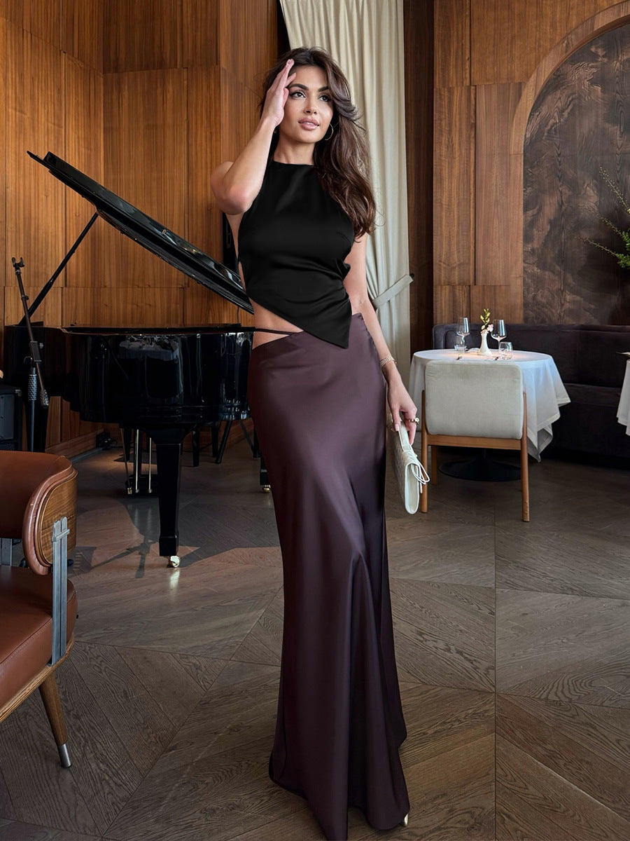 Solid color neck hanging backless strapless top