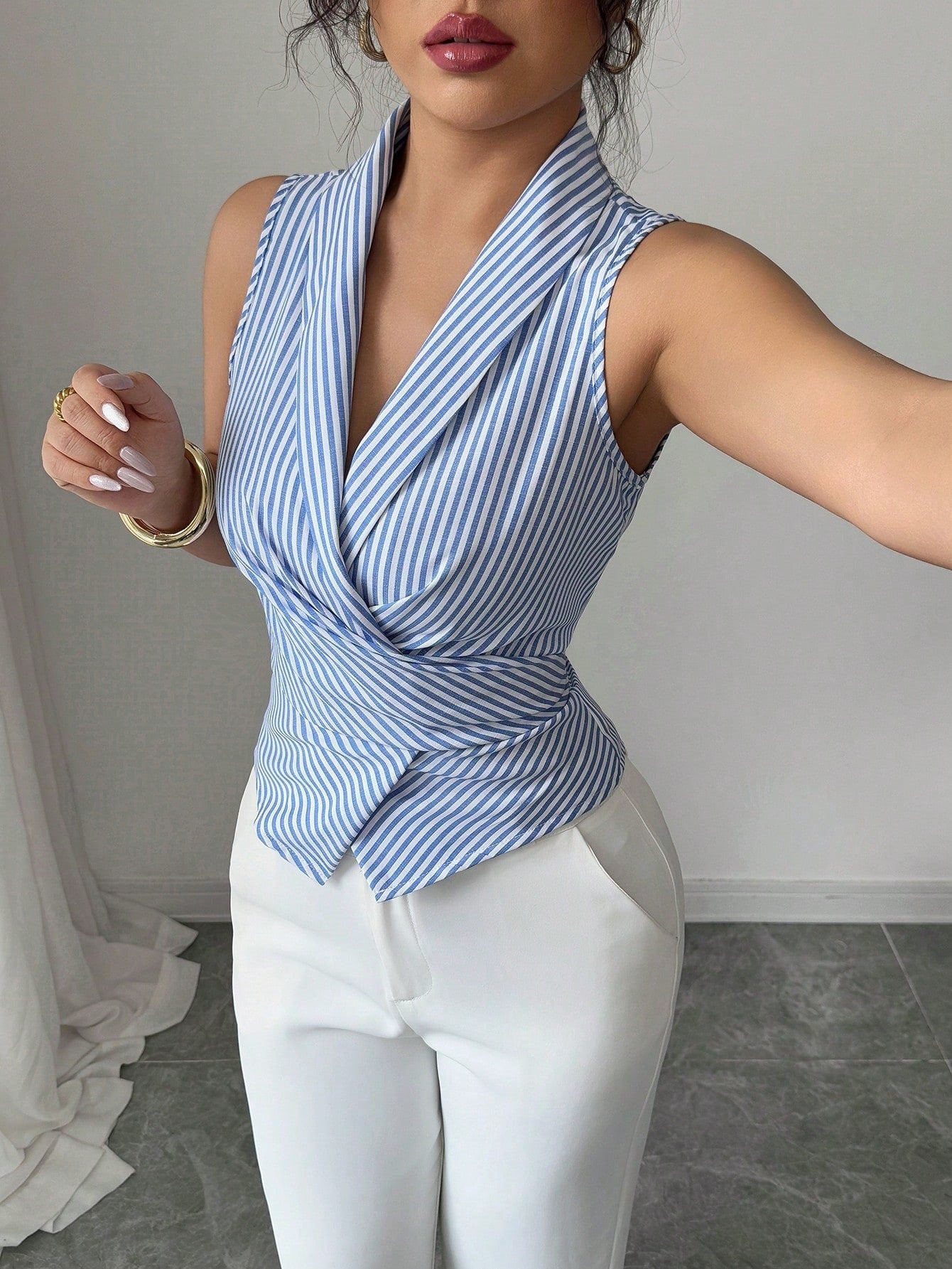 Striped sleeveless V-neck lace up shirt