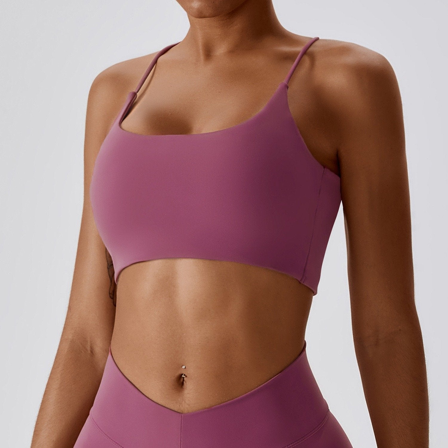 Sports Bra With Crossed Straps On The Back